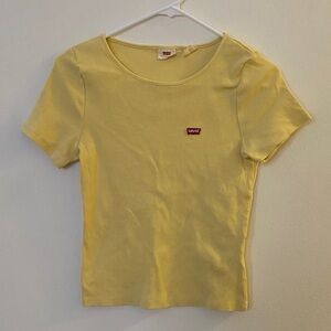 Levi’s Rib Baby Tee with Logo in Butter Yellow